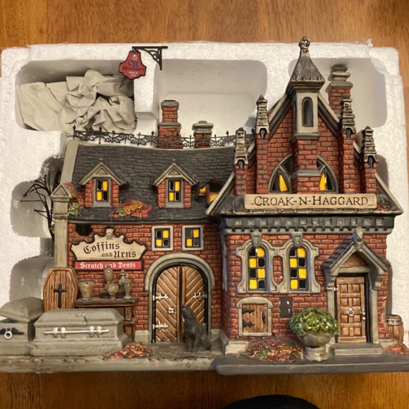 Department 56 Croak-N-Haggard Mortuary - Picture 2 of 5